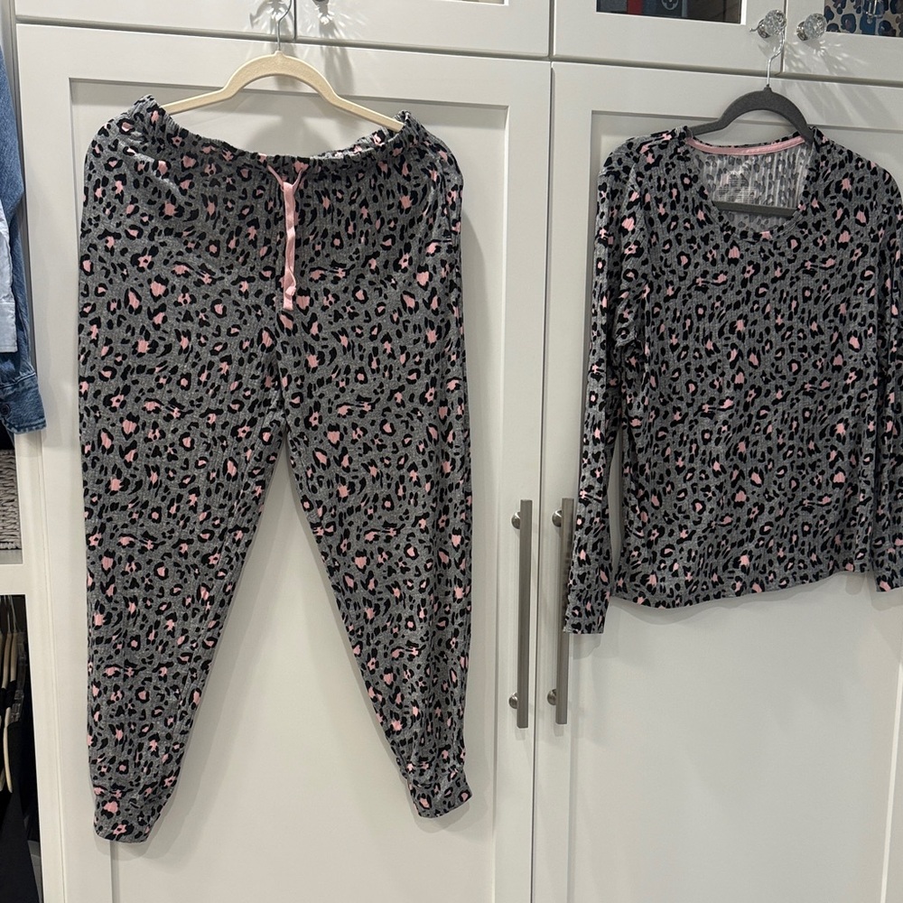 Women's Grey & Pink Leopard Print Pajama Set